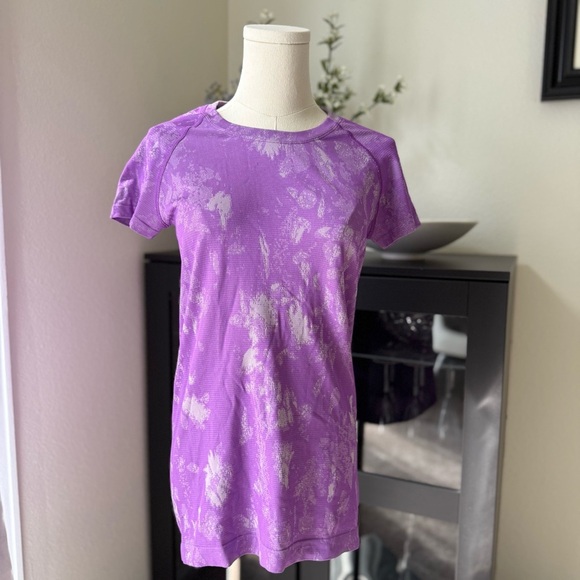NWOT Lululemon Purple Swiftly Tech Short Sleeve Sport Shirt 2.0 Size 8 - Picture 8 of 8